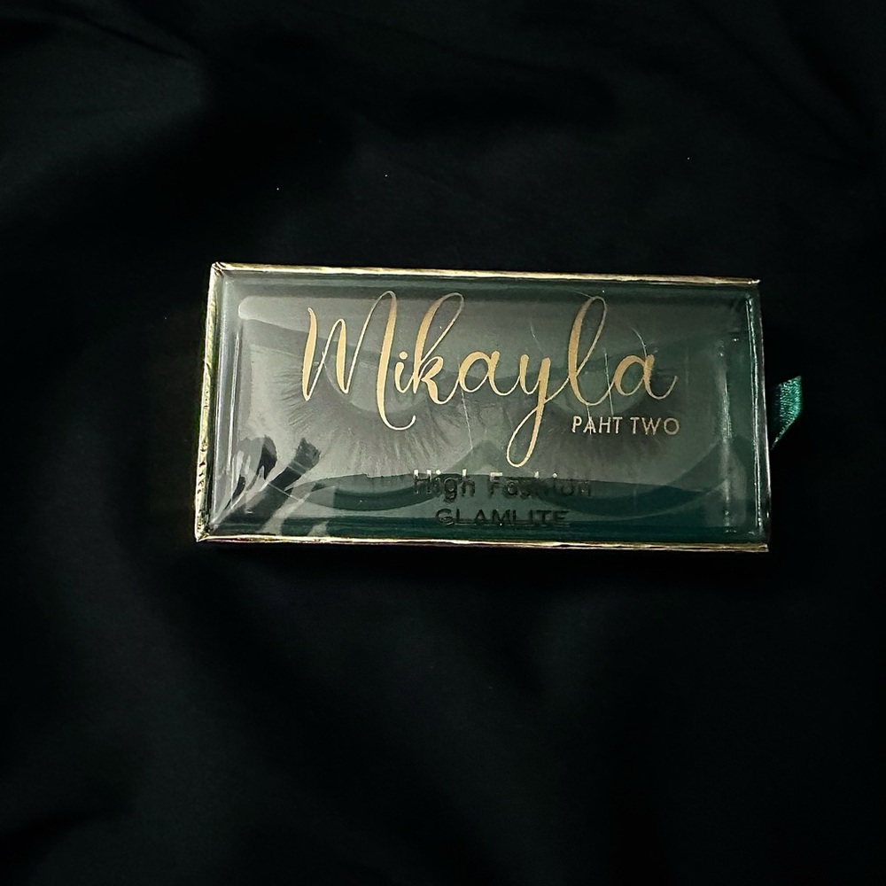 Glamlite x Mikayla lashes